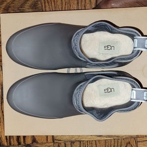 W CHEVONNE UGG Rain Boots